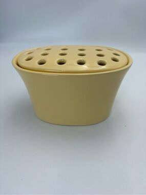 Vintage Southern Living At Home Butter Yellow Glazed Ceramic Vase w/Floral Frog